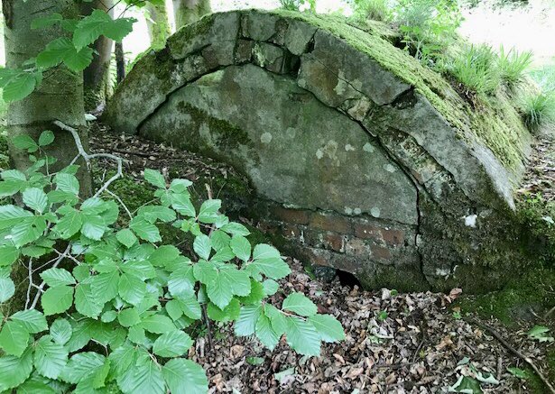 coal_legacies's tweet photo. Adjacent to the adit several structures survive relating to #Falkirk’s historic water supply that was augmented by mine water from earlier abandoned #coal working including covered and stone lined culverts and a small settling tank #explore #industrialheritage #CallendarPark https://t.co/RsNqHcg8rg