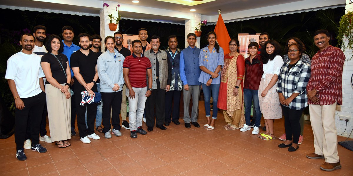 @hcikl hosted a Welcome Reception for 12 Indian Badminton players,Manager/Physio Dr Kiran & Coach Siyadath at the #IndiaHouse. Indian community in🇲🇾 led by Confederation of Indian Industries in Malaysia @ciim_in, BharatClub #KualaLumpur & HC @BNReddy_8888 felicitated the players.