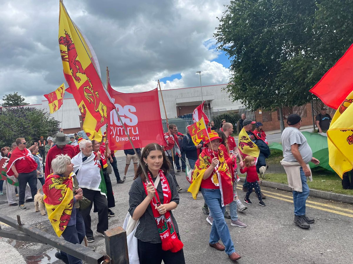 Criw Dinbych wedi cael amser gwych ddoe yn Wrecsam.  Denbigh crowd had a great time yesterday in Wrexham.