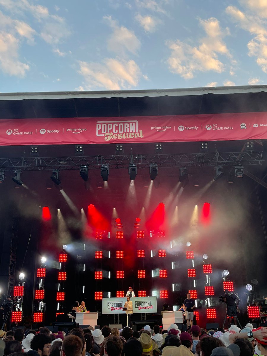 LSAiden_'s tweet photo. Ce #PopcornFestival était une dinguerie ! Merci pour l’organisation @PopcornTalkshow et @Domingo.
Merci au Streamer d'avoir pris le temps pour parler et prendre des photos avec tous le monde. 
Et à bientôt dans montcuq ! https://t.co/I3DnWIpS48