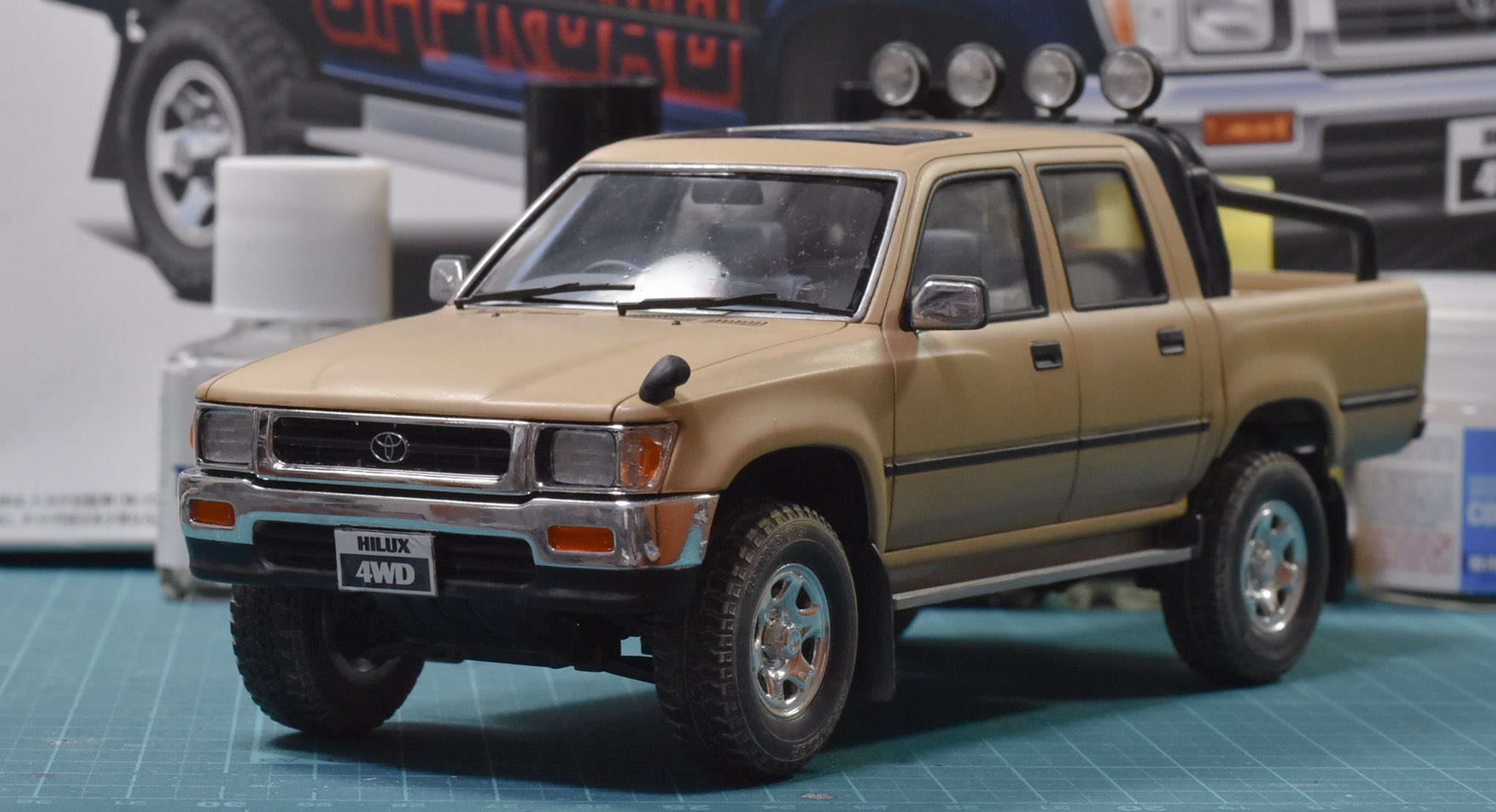 トヨタハイラックス1/24放置車輌完成品 1/24 トヨタ ハイラックス レボTRD AXCR2019 | 玩具卸売 カワダ