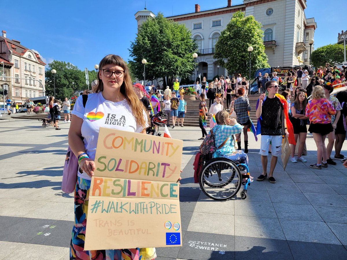 rownoscorgpl's tweet image. Last Saturday we couldn't march in @OsloPride, but today we march in @magdadropek hometown region, Polish city, Bielsko-Biała. We #WalkWithPride also for all our friends in #Oslo 🇵🇱🇧🇻🏳️‍🌈

Dziś maszerujemy w Bielsku-Białej także dla naszych przyjaciół w Oslo! 🧡