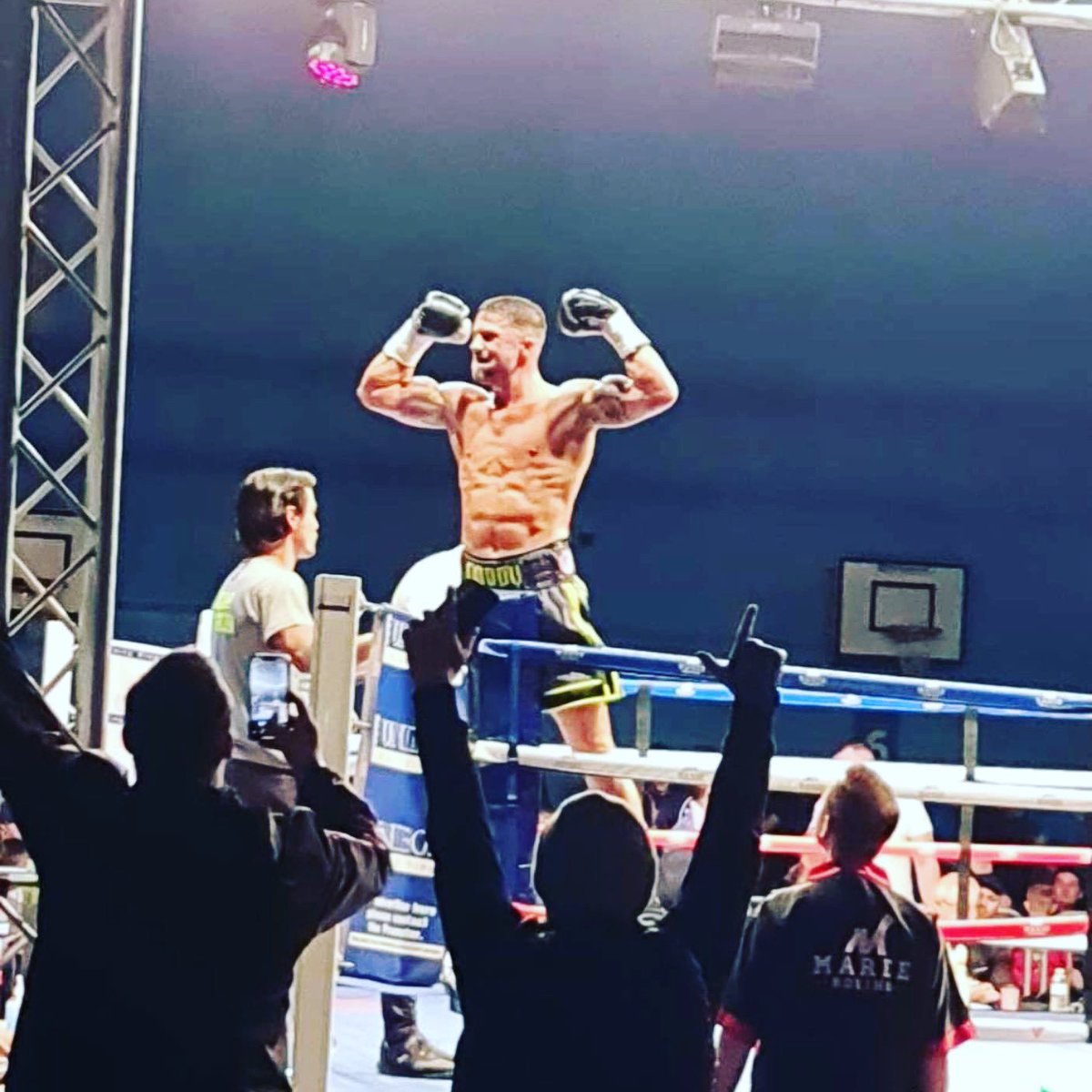 Markheffron91's tweet image. 2 weeks to go 💥🥊
 #andthenew 
#kiddynamite 
#teamheffron