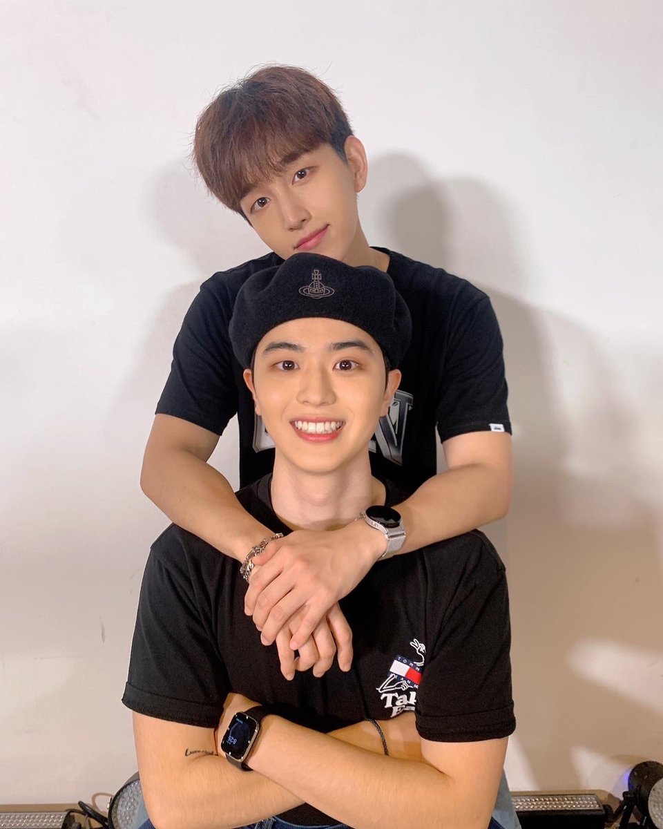 ROMEO_SJ_'s tweet photo. 週末ライブ終了❣️
#ROMEO と楽しい週末を過ごせましたか？🥰
スンファンとジェギョンのソロステージも
カッコよかったんですね！
もっとカッコいいステージを見せれるように
頑張りますので、是非会いに来てください❤️

水曜日も #pluswinhallビレボア で
会いましょう✨

#로미오 #ロミオ https://t.co/kGNTRCmdW6