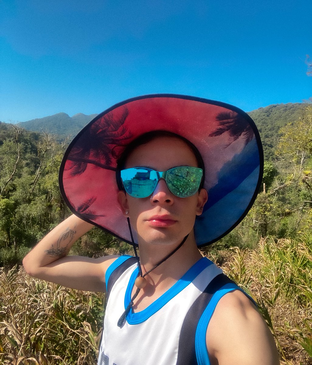 testemunhadKaty's tweet photo. um dia lindo nada mal ✨🍃💚💙 #JulhoLGBTQ https://t.co/rD3BR8Uh7J