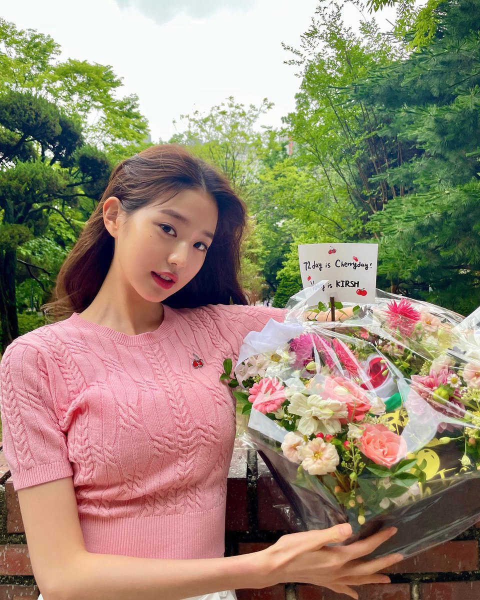 wonyfeeds's tweet photo. instagram update 
#원영 #WONYOUNG https://t.co/Taw4fzy9Gt
