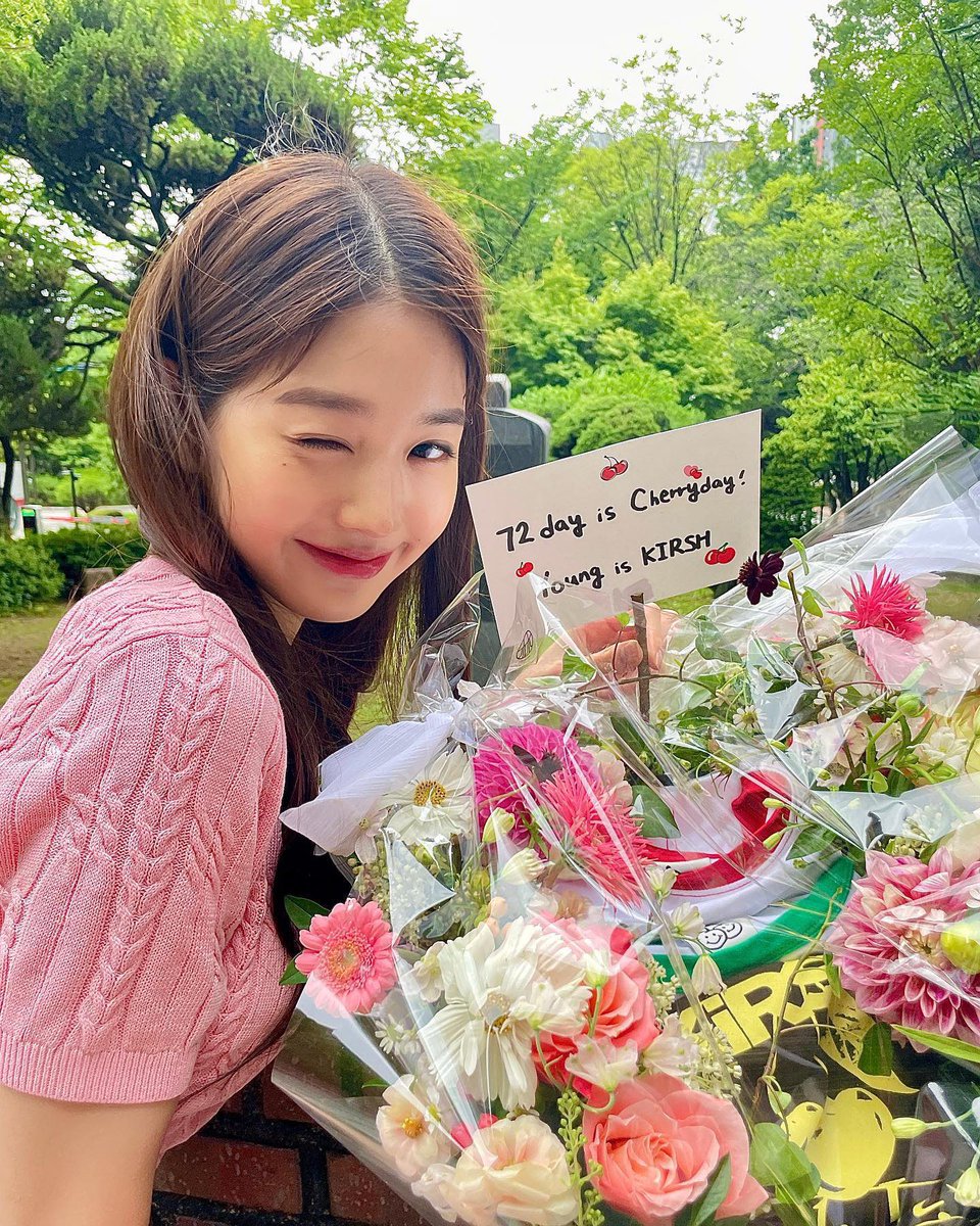 wonyfeeds's tweet photo. instagram update 
#원영 #WONYOUNG https://t.co/Taw4fzy9Gt