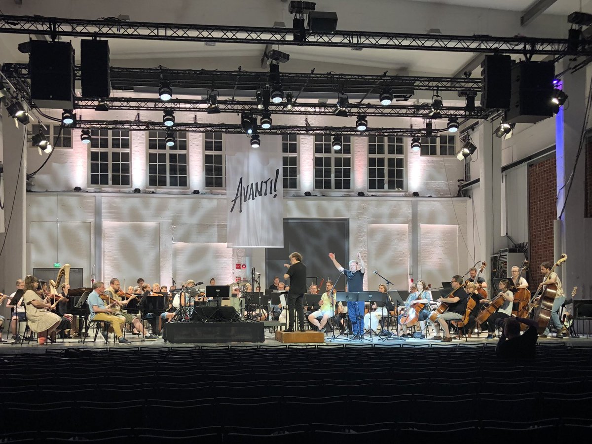 KalliJari's tweet photo. Roaring dress rehearsal for Julia Wolfe’s percussion concerto ’riSE and fLY’ (2012) with @colincurrieperc &amp; @Avanti_orc &amp; Brad Lubman at @Taidetehdas!! 🔥 Will be a RIOT in concert tonight!! 💙
#AdventuresInMusic https://t.co/1W0ADgcSYo