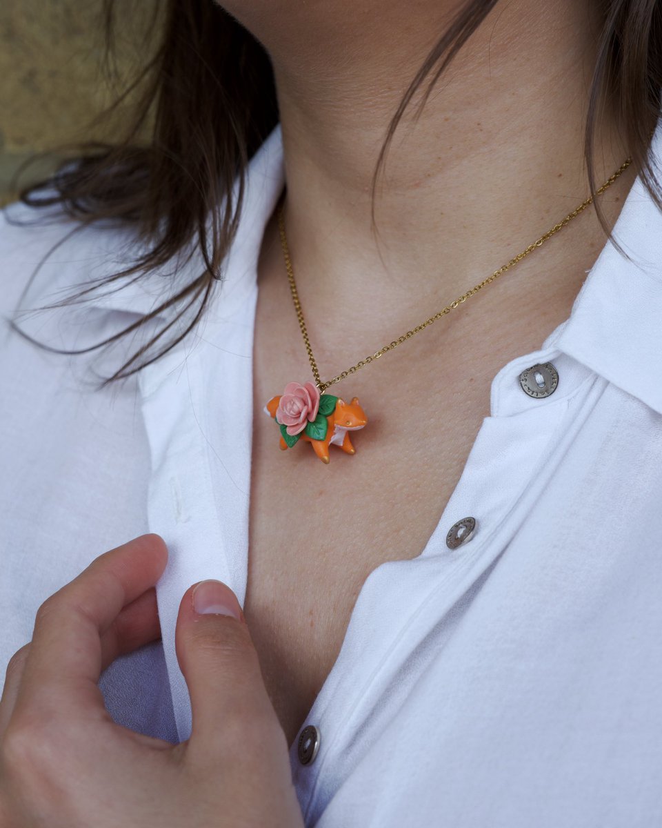 TheFolkyFox's tweet photo. Shop Updated! 🦊🌿

(Link in bio)

#polymer #clay #fox #necklace https://t.co/lwHwKucpPD