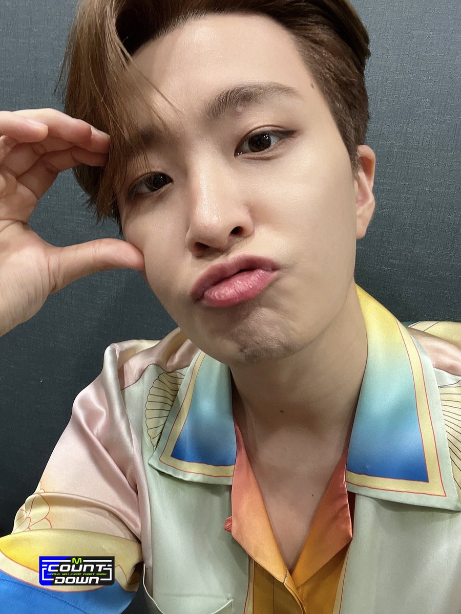 cyjsooya's tweet photo. #PeaceSignOut https://t.co/i2rgIW5dDE