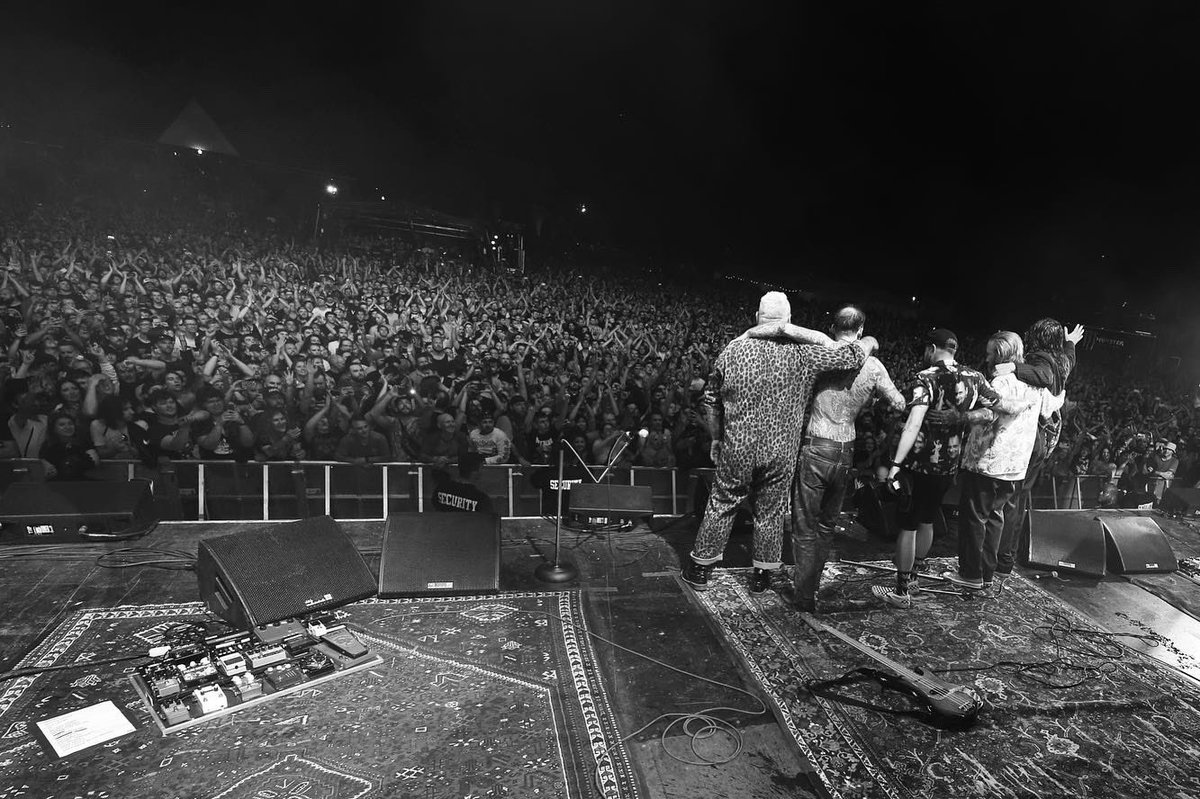 larvalungs's tweet photo. Alexisonfire (@aof_official)
Born &amp; Raised (@dinealonemusic)
St. Catharines, Ontario

Forever grateful for this band. 
Thank you @GeorgePettit, @wade_macneil, @cityandcolour, @Ratbeard and, of course, Chris! https://t.co/DgBJjS0J9o