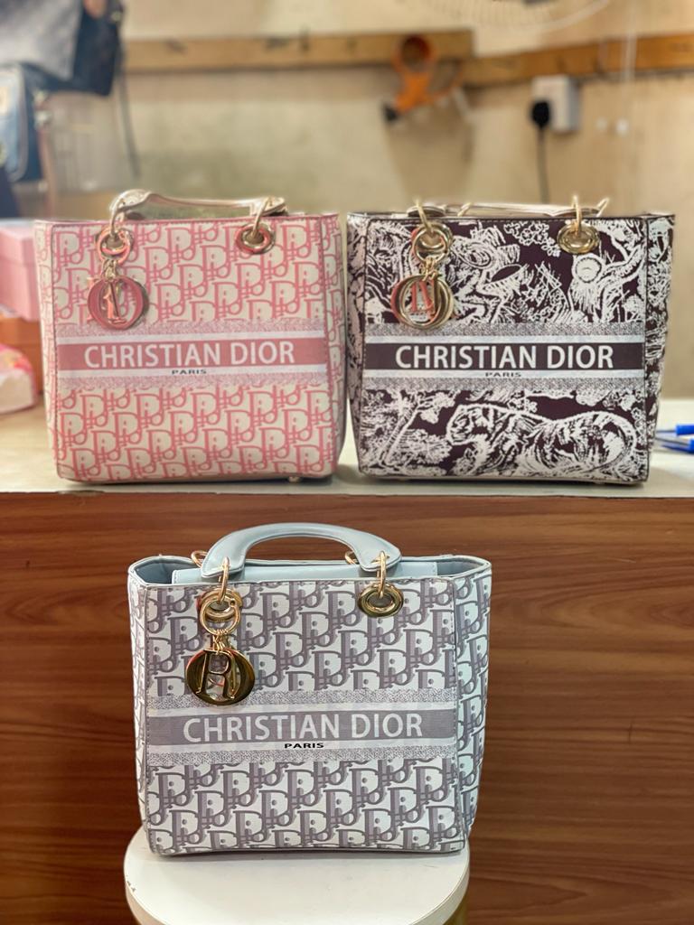 Hadeyneke's tweet photo. Beautiful hand bags available has seen
120cedis

Abena #CristianoRonaldo #Burnaboy https://t.co/04CFITpsnF