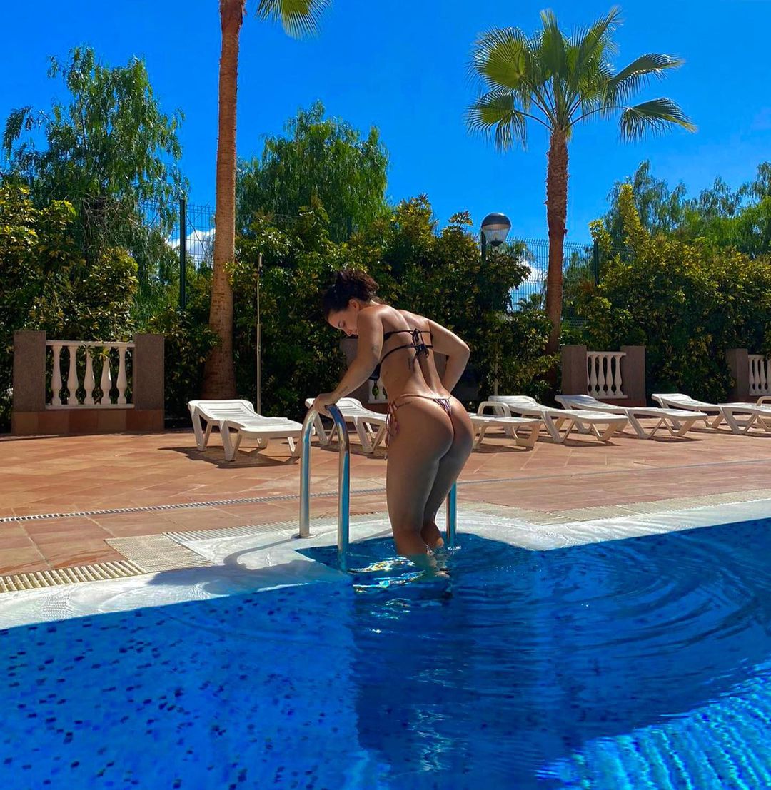 SpreadSomeHope's tweet image. Pool day ☺️