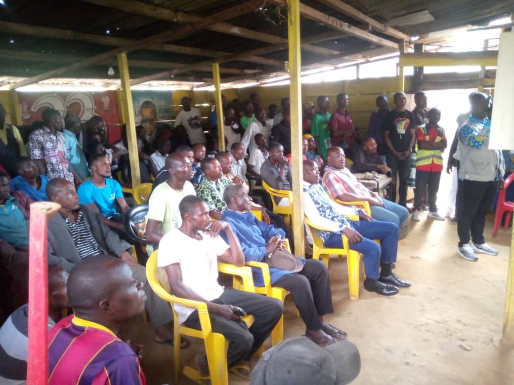 tamba_tonlich's tweet photo. 2023 se prépare Aujourd'hui. Le Sénateur Roger Muaka Muaka réunit sa base de Tshela pour une causerie morale. Au MSCD, nous sommes déjà en ordre de bataille. https://t.co/0nOty7NR5b https://t.co/2ZNDROg9r0