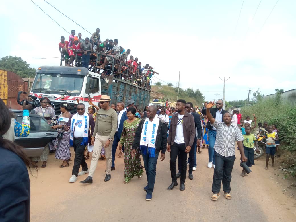 tamba_tonlich's tweet photo. 2023 se prépare Aujourd'hui. Le Sénateur Roger Muaka Muaka réunit sa base de Tshela pour une causerie morale. Au MSCD, nous sommes déjà en ordre de bataille. https://t.co/0nOty7NR5b https://t.co/2ZNDROg9r0