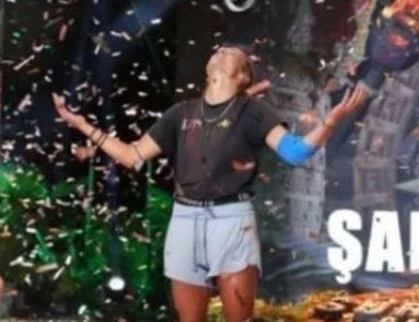 Yarışmayı üçüncü beşinci bitirenler vardır herkesin sevgisini kazanır ömür boyu iyi dilekler temenni edilir 
Kimi şaibeli şampiyonalar vardır yalnızca kötü söz söylenir küfür edilir #bkfc #survivor #abbfc