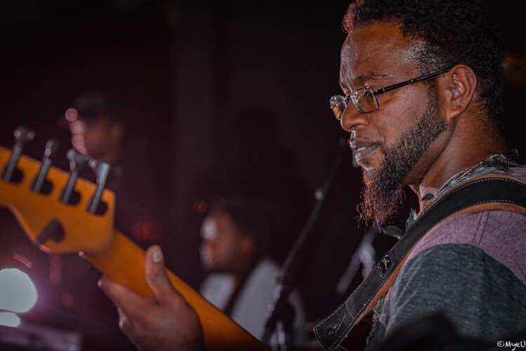 myesnj's tweet photo. Hyarison en concert au centre provinciale de Pomemie (Koohne) le 26 juin 2022 #Kaneka #Hyarison #NouvelleCaledonie #Music #Kanaky https://t.co/N2Li8ggNrZ