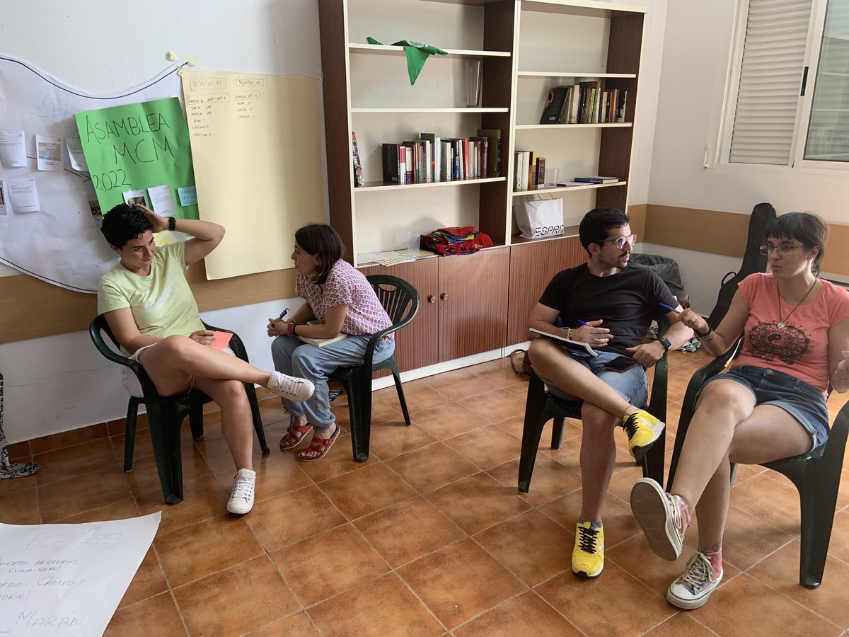 MCMEspana's tweet photo. Continuamos el Momento Asambleario soñando y pensando el plan estratégico que juntos construiremos para los próximos 4 años.
¿Hacía donde debe caminar el MCM en este tiempo? 👣

#AsambleaMCM #FamiliaConsolación https://t.co/uzLcv2JzCG