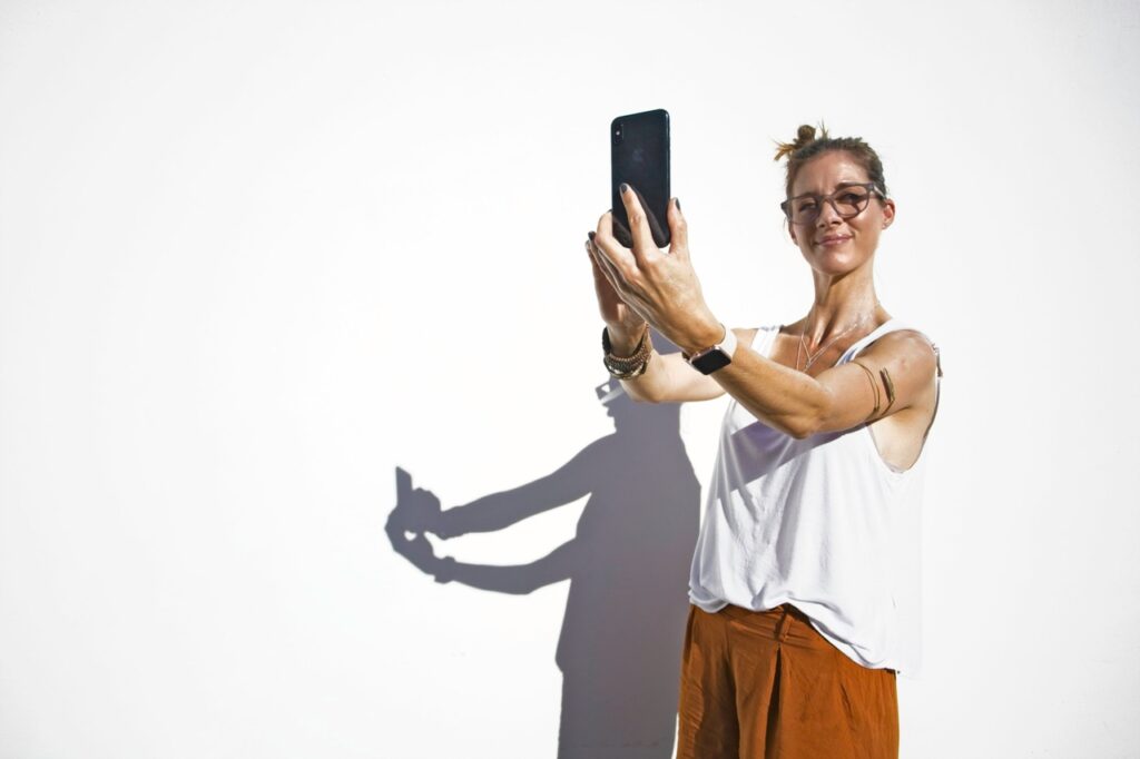 Over40Explorer's tweet image. In case you missed it... 7 ideas for Hosting Online Events for beginners
Why you need to start introducing live video into your personal brand strategy.
 #OnlineAlignment #contentideas #livevideo

abigailk.com/live-video-con…