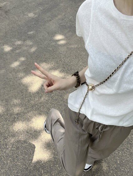 liutingting883's tweet photo. 要相信你的直觉，什么都别听，什么也别信。生活向阳，人生向暖，愿每个平凡的日子里，都有细微的美好！我始终相信，总有一束光为我而亮，总有一个人为我而来。#人妻日常 #下午好 #熟女 https://t.co/NN9laZKSiL