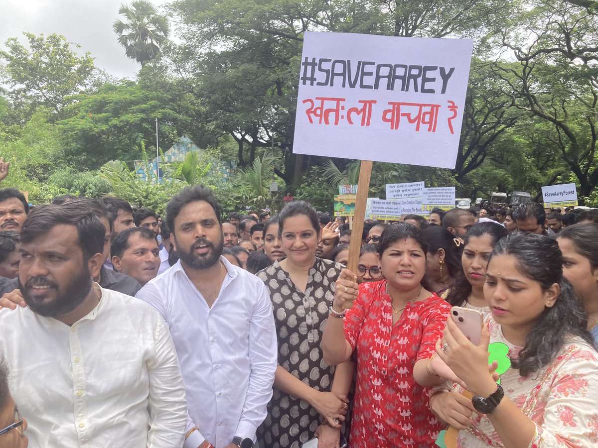 RupeshKadam03's tweet image. मेट्रो प्रकल्प ३ कारशेड हे कांजूर येथेच झाले पाहिजे. आरे जंगल परिसरातील एक इंचही जागा मिळणार नाही. येथील ३३ हेक्टर जमीन मिठी नदीच्या पात्राचा भाग आहे. जेव्हा जास्त पाऊस होतो तेव्हा पावसाचे पाणी नदीच्या या पात्रात सामावून जाते त्यामुळे मुंबईचा महापुरापासून बचाव होतो. #SaveAarey