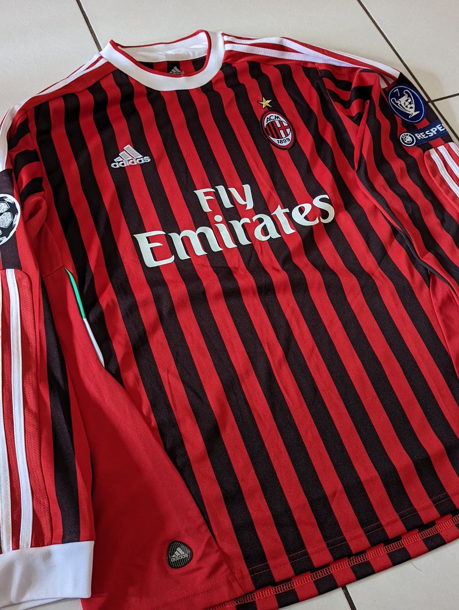 Found this beauty at the local flea market. Mexes on the back and great condition. Now another reason to remember the bicycle kick Vs Anderlecht.