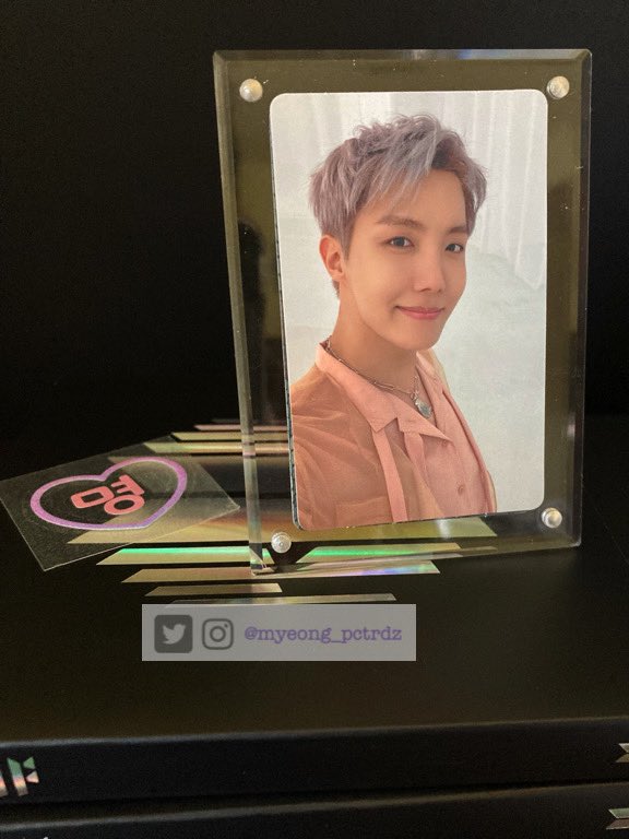 myeong_pctrdz's tweet photo. WTT
BTS PC Proof Compact
Have: J-Hope
Want: Any other member of the equivalent 
Location: Hawaii, USA
WW: USA only please
DM if interested, 보라해! 💜
#btswtt #btspc @BTS__TRADING @BTSMarketNA @kpoptradeusa @KTradesUSA_ @btstradeslane_ @photocard_kpop @pctradeusa @kpoptrade__ https://t.co/EU5hgMcUKi