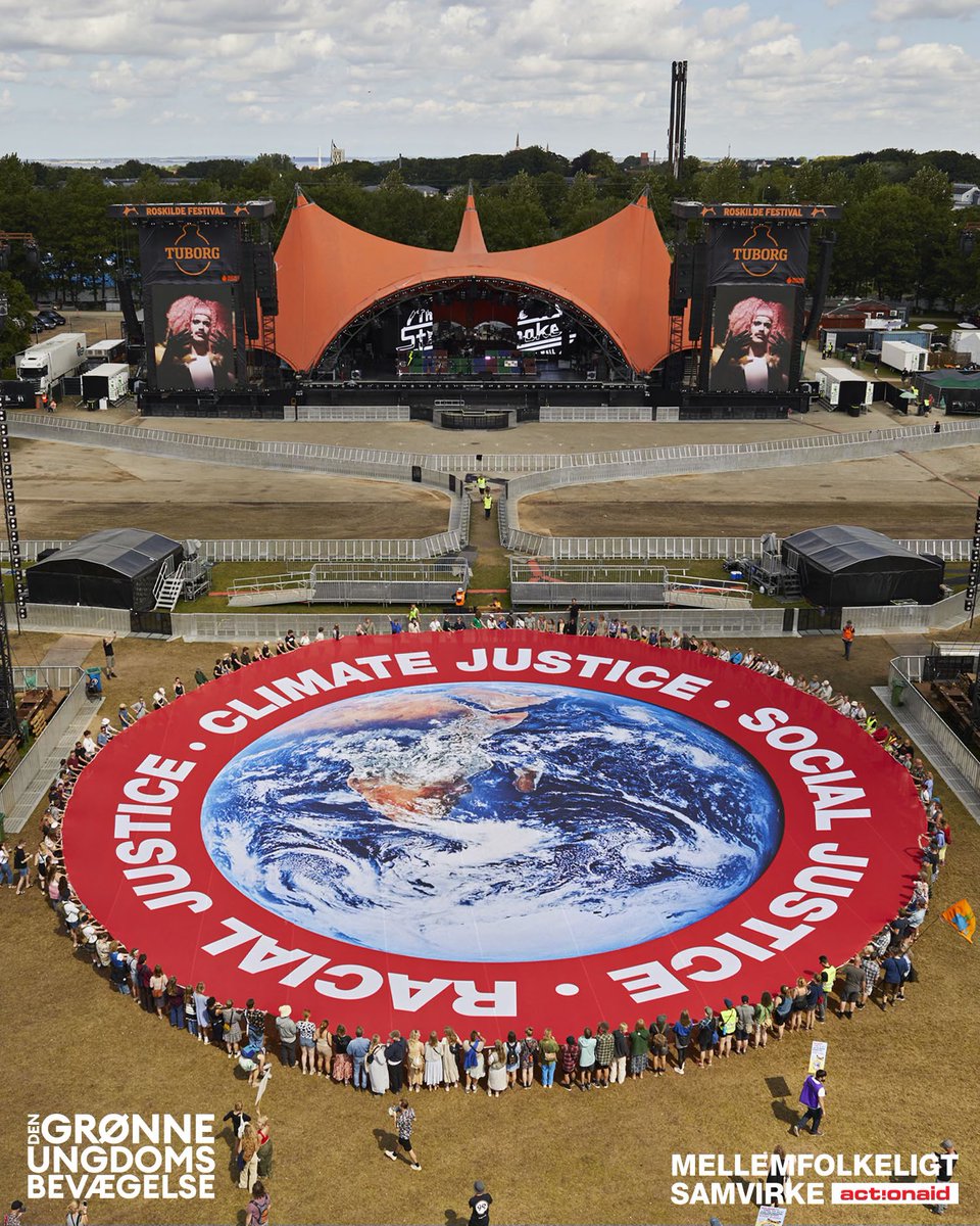 Here’s the banner you didn’t see on TV at Tour de France! It was not about the message - it was a technical error, says <a href="/LeTour/">Tour de France™</a>.

Help us spread the message of 
solidarity to the world 💚

#ClimateJustice #SocialJustice #RacialJustice @orangefeeling #TourDeFrance2022
