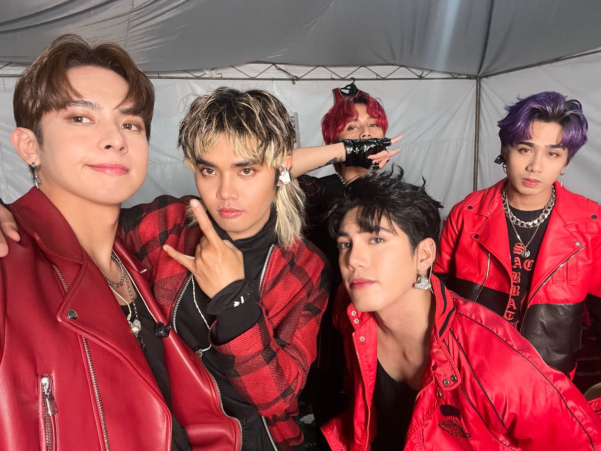 SB19Official's tweet photo. 📸 SB19 at #TMisTheKey Reunion Concert

Iba talaga ang #SamahangPinaEasy ng @tmtambayan!

Maraming SLMT sa TM at sa lahat ng nanood offline and online! 💙

See you all again soon!

#SB19 #SB19atTMistheKey https://t.co/fYR0hiQsMa