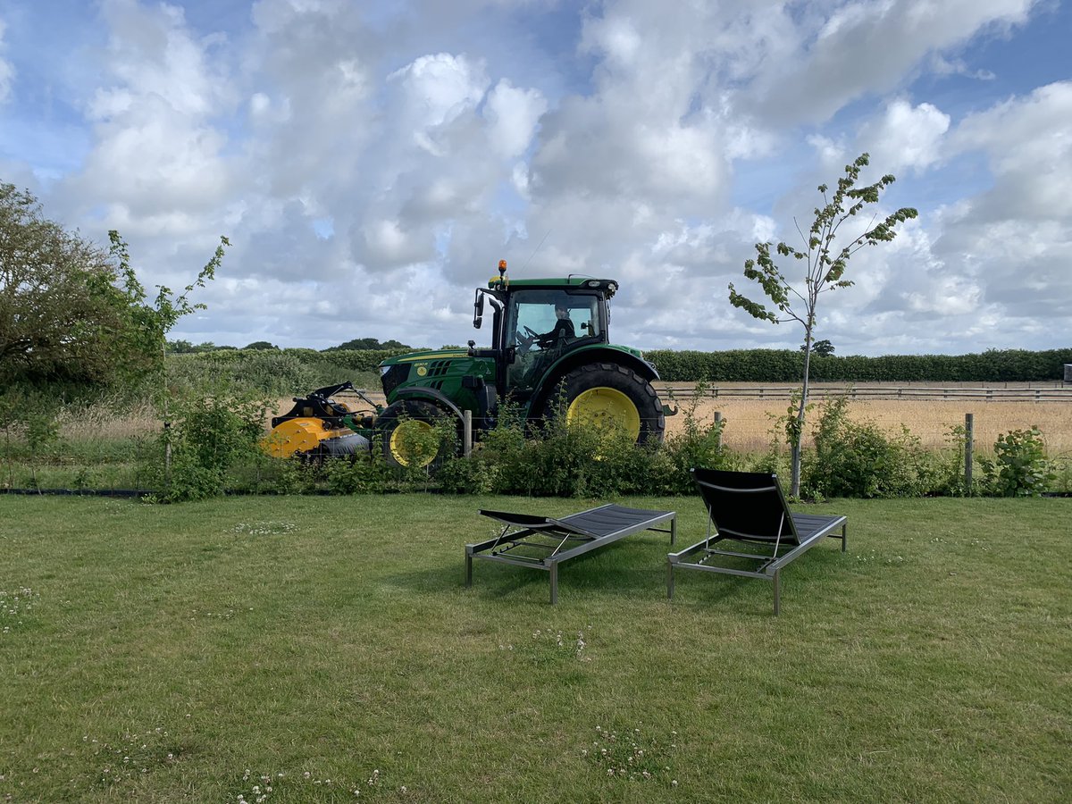 BIMCAEIcepick's tweet photo. Although I could do with exercise itโs when you realise that your #City #Suburban #Patio 15โ Battery #Mower is lacking: Call in big guns to mow Lawnโs & lower fieldsโฆ #Lawnmower # Gardening #Tractor #RightToolsforTheJob #Grass #Garden #Chore https://t.co/dPpOmaLQrq