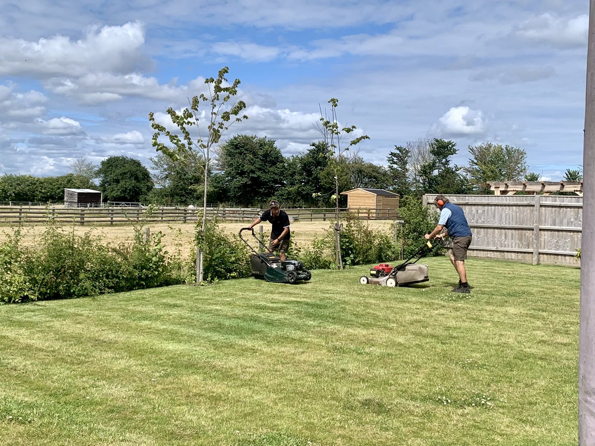 BIMCAEIcepick's tweet photo. Although I could do with exercise itโs when you realise that your #City #Suburban #Patio 15โ Battery #Mower is lacking: Call in big guns to mow Lawnโs & lower fieldsโฆ #Lawnmower # Gardening #Tractor #RightToolsforTheJob #Grass #Garden #Chore https://t.co/dPpOmaLQrq