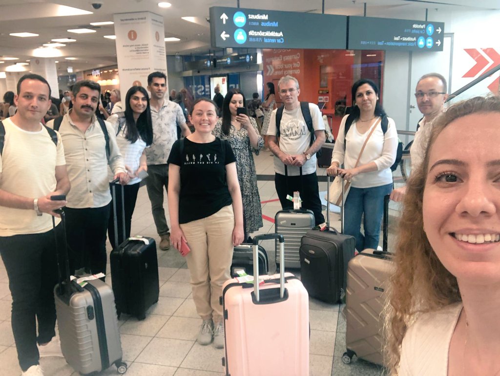 OrduARGE52 (@orduarge) on Twitter photo Erasmus+Okul Eğitimi Akreditasyonu katilimcilarimiz Budapeşte'ye merhaba dediler.
Tum katılımcılarimiza kolaylıklar iyi calismalar diliyoruz 🙋♀️🙋♂️💫
#orduerasmushamlesi
<a href="/frkkymkc/">Faruk Kaymakcı</a>
<a href="/ulusalajans/">Türkiye Ulusal Ajansı 🇹🇷 Turkish NA</a>
<a href="/mfvargeloglu/">MEHMET FATİH VARGELOĞLU</a>
<a href="/GozudikMusa/">Musa Gözüdik</a> Erasmus+Okul Eğitimi Akreditasyonu katilimcilarimiz Budapeşte'ye merhaba dediler.
Tum katılımcılarimiza kolaylıklar iyi calismalar diliyoruz 🙋♀️🙋♂️💫
#orduerasmushamlesi
<a href="/frkkymkc/">Faruk Kaymakcı</a>
<a href="/ulusalajans/">Türkiye Ulusal Ajansı 🇹🇷 Turkish NA</a>
<a href="/mfvargeloglu/">MEHMET FATİH VARGELOĞLU</a>
<a href="/GozudikMusa/">Musa Gözüdik</a>