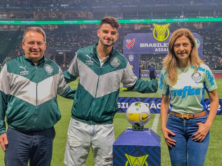 FlacoLopez_BR's tweet photo. 📷 Flaco López com o vice Paulo Buosi e a presidente Leila Pereira. https://t.co/oc9BzthftM