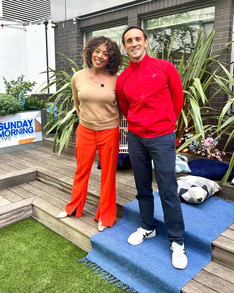 jacquijdesigns's tweet photo. Such fun in the new @bbcsml home with the team &amp; co-hosting with #TVBro @SeanFletcherTV 🤗Thank u @SholaMos1 @PhilipsComedy #DrBrendonStubbs #DianaHammilPage #ChibunduOnuzo for the honest opinions, lifestyle tips &amp; awesome performance🙌🏾 #SeeYouNextWeek #BBCSML on @BBCOne💋x https://t.co/R87JpyOoux