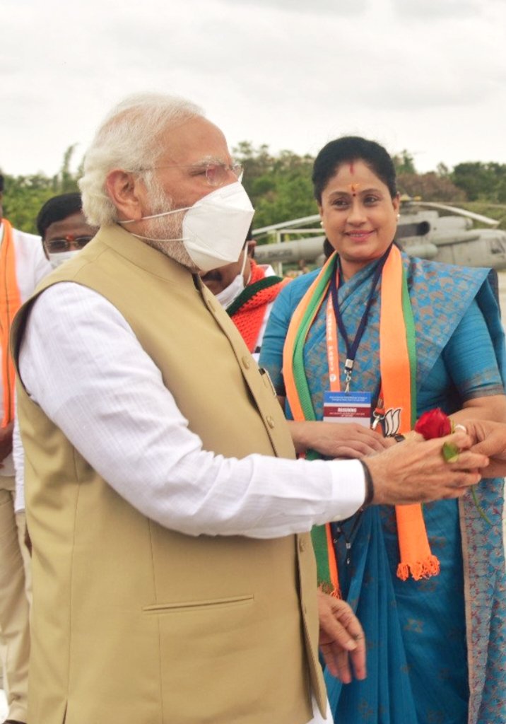 vijayashanthi_m's tweet photo. It Was Nice Meeting Our beloved Leader and Hon'ble  Prime Minister Shri @narendramodi Ji... https://t.co/IRPOja7mxF