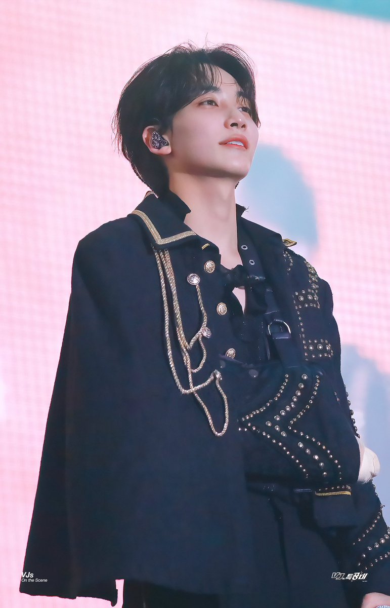 SEVENTEEN_Poco's tweet photo. ジョンハン腕治ったのはすんごく嬉しいけど、片腕ギプスで腕通してないリアル少女漫画の中世の王子様なゆんじょんはんが見れなくなるのはちょっと寂しい https://t.co/GfWdNCjqco