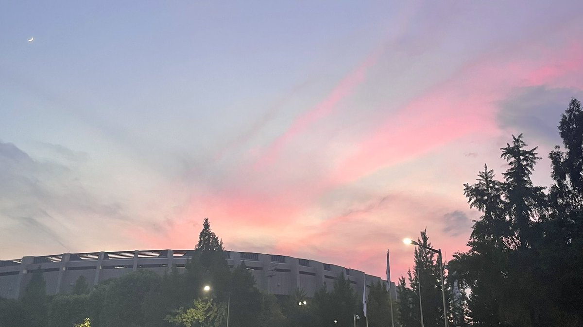 urma1nonly's tweet photo. 집가는 길 하늘도 너무 예뿌다,, https://t.co/UcYcuYx835