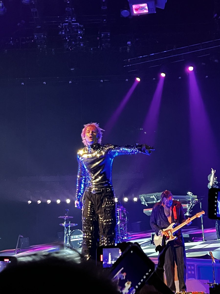 katelynnbrooke_'s tweet photo. Bucket list got shorter by one last night. I’m still not over it, I may never be actually. Still doesn’t feel real but the pain in my feet definitely says it happened. 🖤❤️‍🔥 @machinegunkelly https://t.co/6W6UX8d3Oj