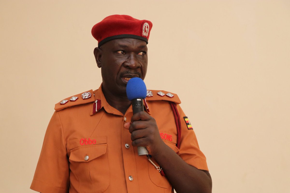 UgandaPrisons's tweet photo. In his remarks, Mr. Godfrey Obbo, SSP (RPC, Southern) urged officers to comply to administrative directives, regulations, policies and standing orders in their day to day administration, he committed to open customer care desks in all stations within the region. https://t.co/fIW7P9gjwC