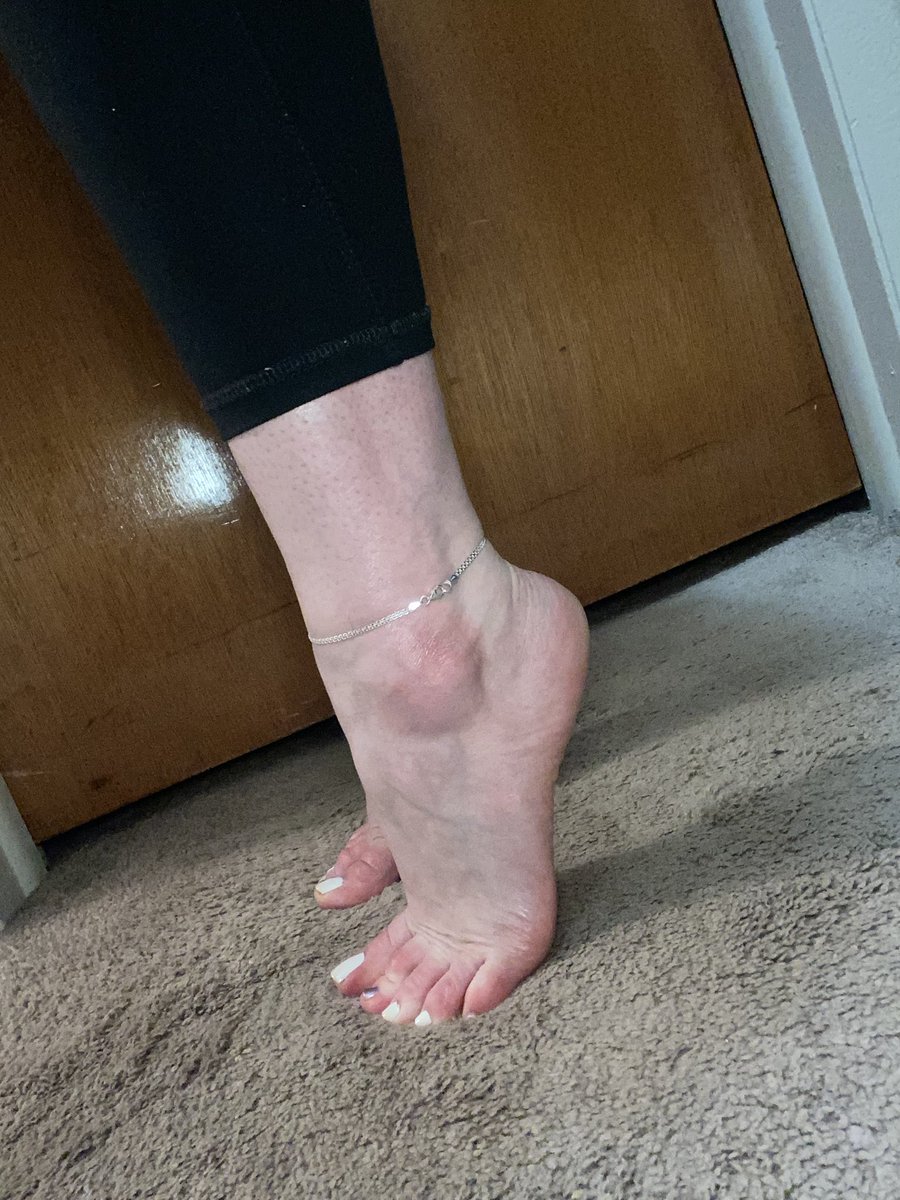 fetishcontent's tweet photo. Tippy toes 🤤 #feetcontent #feetworship #feetcommunity #Feeties #Feetobsession https://t.co/mLdKAedxIX