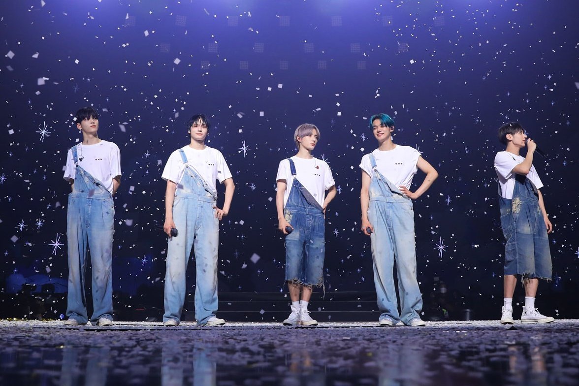 97zjh's tweet photo. my home, tomorrow x together 💗 https://t.co/erxJY8gBhq