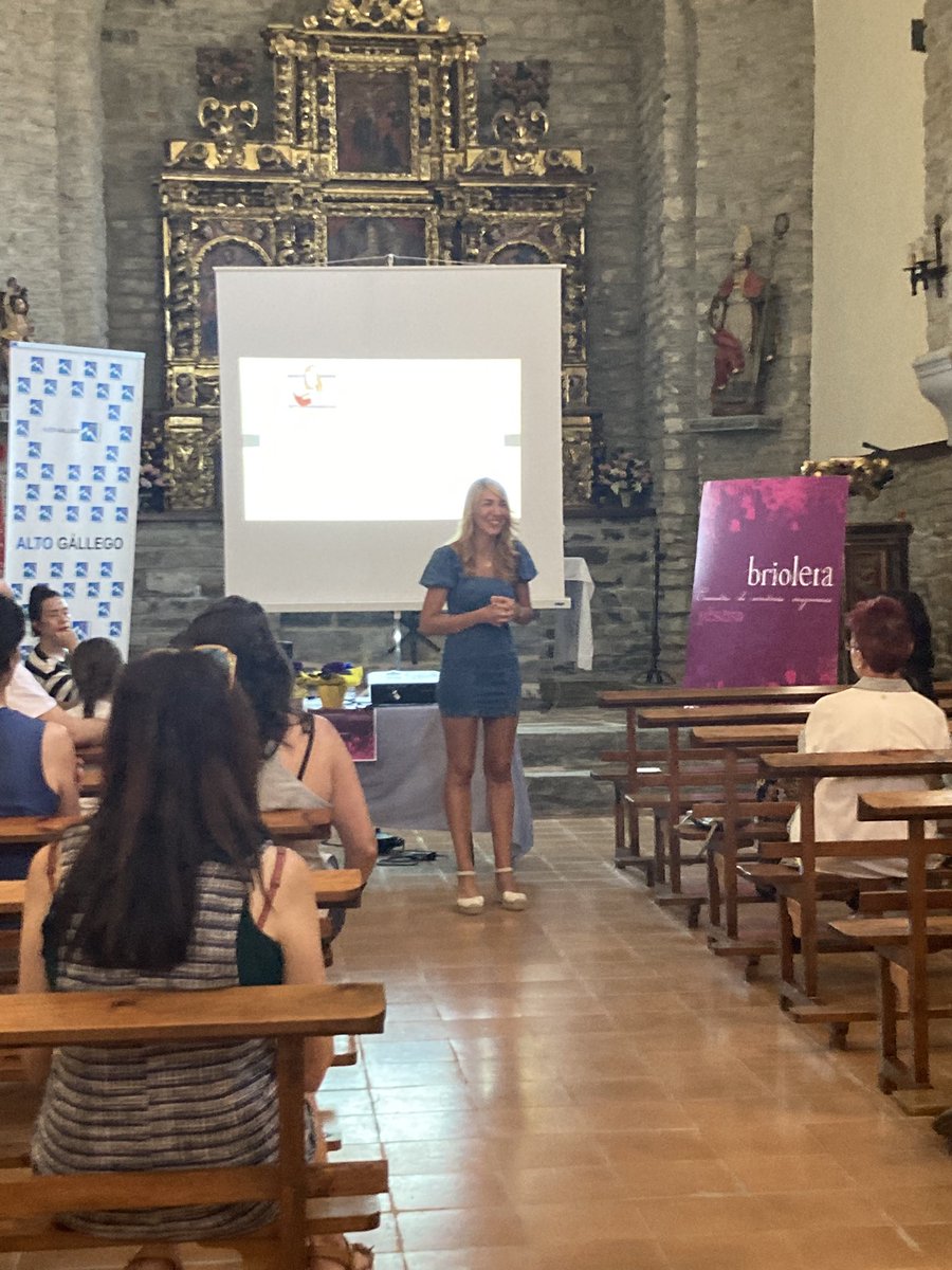 CPSabi's tweet photo. Segundo día de #Brioleta: Encuentro de Escritoras aragonesas 2022. Hoy ponencia de Silvia Cebolla “escribir y comunicar en aragonés” en #Yesero y las escritoras aragonesas que han participado @dgafprofesorado @gustarcef https://t.co/TVV2kiyB4Z