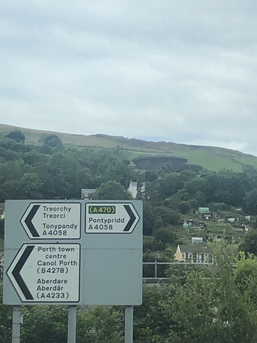 J_Griff12's tweet photo. @Heartfm #ufoday current UFO sightings in porth 😂 🛸 https://t.co/Bv2pa7J4Og