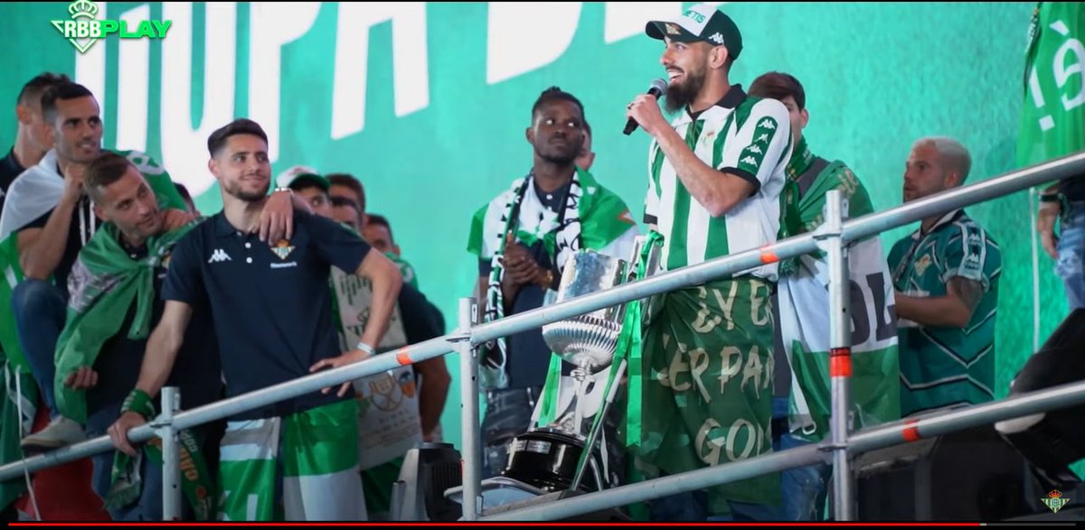 dbecerrareina's tweet photo. En un enfervorizado Benito Villamartín, el pasado 24/04/22, mientras todos disfrutábamos de la consecución de la tercera Copa de SSMM El Rey, un gallego de Santiago soltaba esta pedazo de reflexión. Por cosas como esta @BorjaIglesias9 tú siempre serás mi 9. 

@RealBetis 

🐼🐼🐼 https://t.co/wRiDmT0TOa