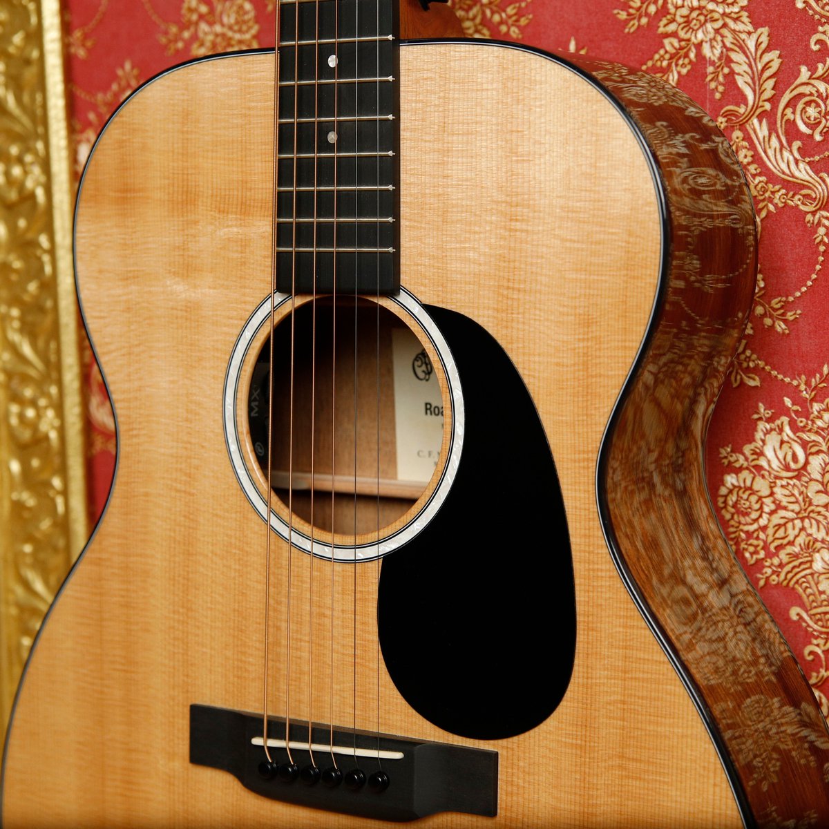 musicdistrib's tweet image. La belleza tan especial de la @MartinGuitar  000-12E Koa

Con un brillo natural que resalta su tapa de abeto. Esta guitarra cuenta con aros y fondo de Koa y caoba africana, lo que le permite ofrecer unos graves especiales

Preciosa unidad disponible en @Stringsfield