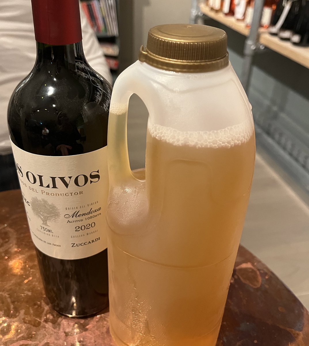 Gold top has a whole new meaning 😍 #ciderontap @RhiwbinaTap