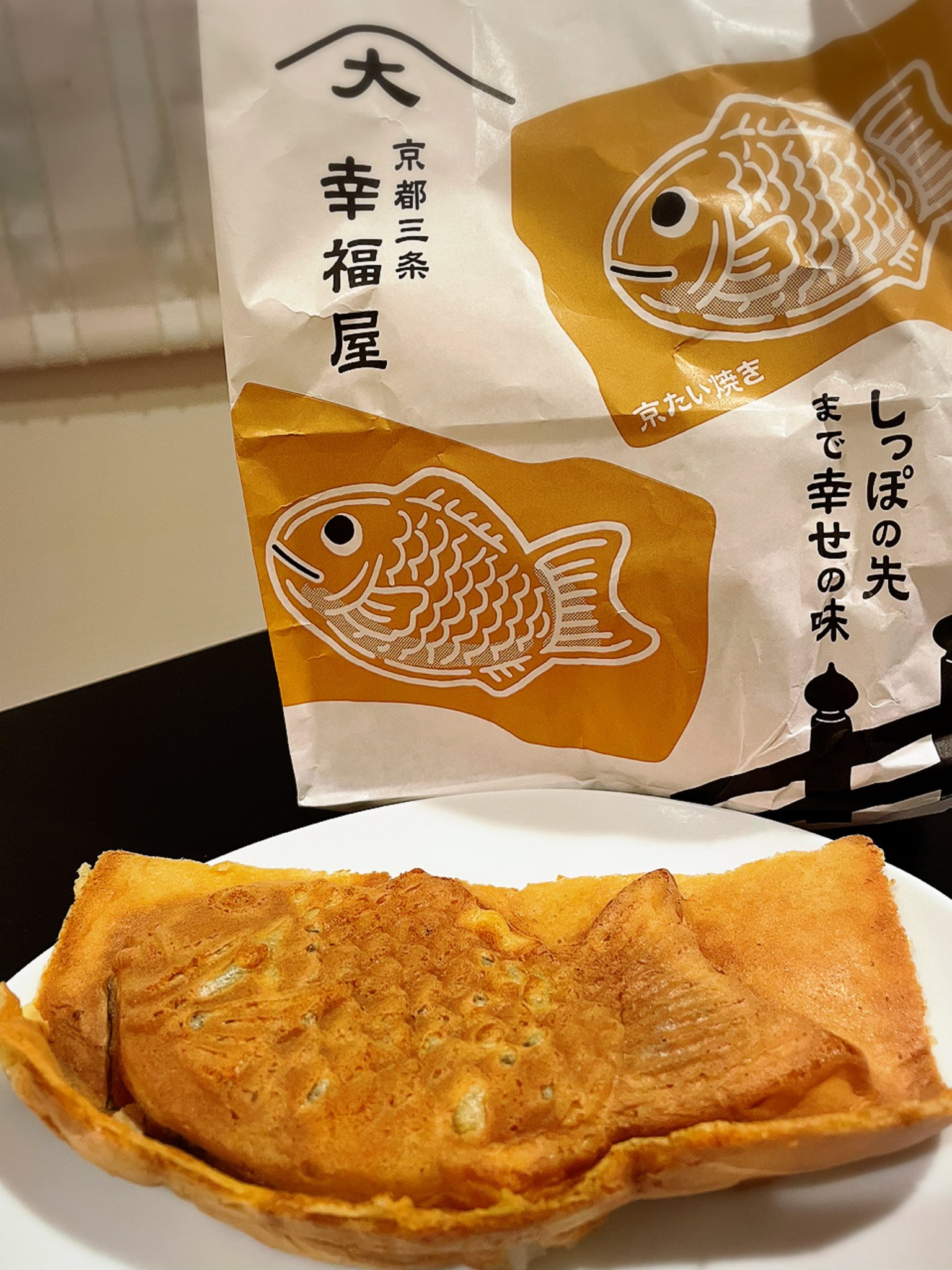 ひ 昨日偶然見つけた美味しそうなたい焼き屋さん ºwº E Z お店の名前見て迷わず並んで買いました 夜中に食べて罪悪感感じてたけど 何気に早速良いことあってビックリー お餅と餡子が入った 福たい焼き とっても美味しかった 福 って響き