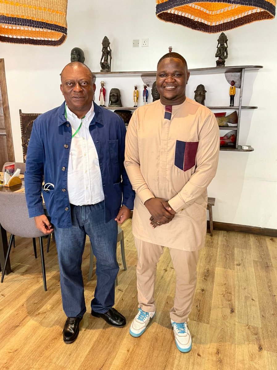 #Mali-Sommet d'Accra/ Ici avec ⁦<a href="/AzizMaigaNMP/">Aziz Maïga ne ment pas</a>⁩ journaliste- Bloggueur malien couvrant le sommet. Il est arrivé de Bamako après un voyage de deux jours dans un bus ! Bravo jeune reporter !