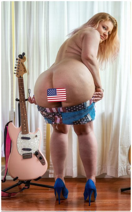 It takes a pretty large flag to drape this booty! 💦🍑 Happy #4thOfJuly! 🇺🇲 https://t.co/qzfJd2DfMG<a href="/tag/4thofjuly"class="tags"><span>#4thofjuly</span></a>