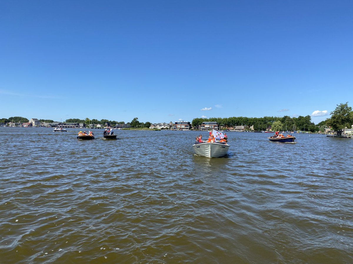 Gisteren dé sloepentocht (20) weer met verstandelijk beperkten uit de regio, georganiseerd door Lions Krimpenerwaard op Reeuwijkse plassen. Waanzinnig evenement voor blije en dankbare mensen. Eer om te mogen doen! <a href="/HK_Krimpenerwrd/">Het Kontakt - Krimpenerwaard</a> <a href="/kijkopbr/">Kijk op Bodegraven-Reeuwijk</a> <a href="/HKgoudsepost/">Het Kontakt - Goudse Post</a> <a href="/rtvkwaard/">RTV Krimpenerwaard</a> <a href="/ROkrimpen/">Regio Online Krimpenerwaard</a>